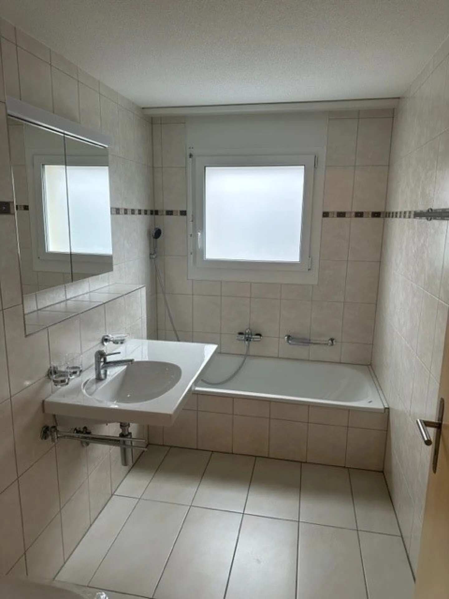 Geräumige Dachwohnung mit Galerie - Foto 10 von 10