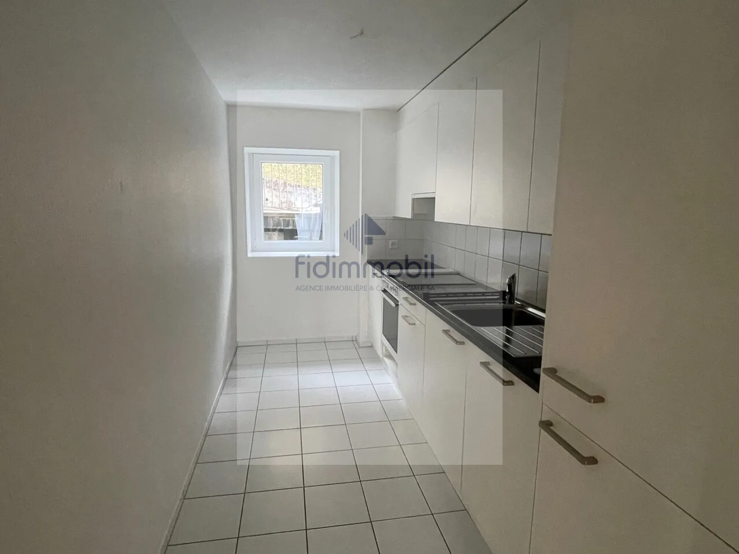 Spacious 4.5-room apartment with balcony, cellar, and attic - Photo 1 of 8