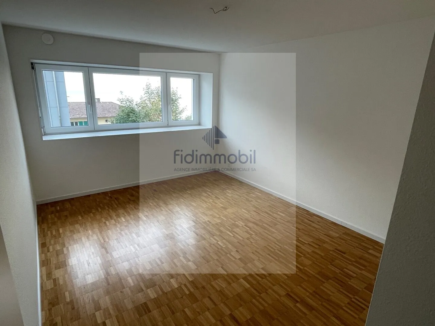 Spacious 4.5-room apartment with balcony, cellar, and attic - Photo 3 of 8