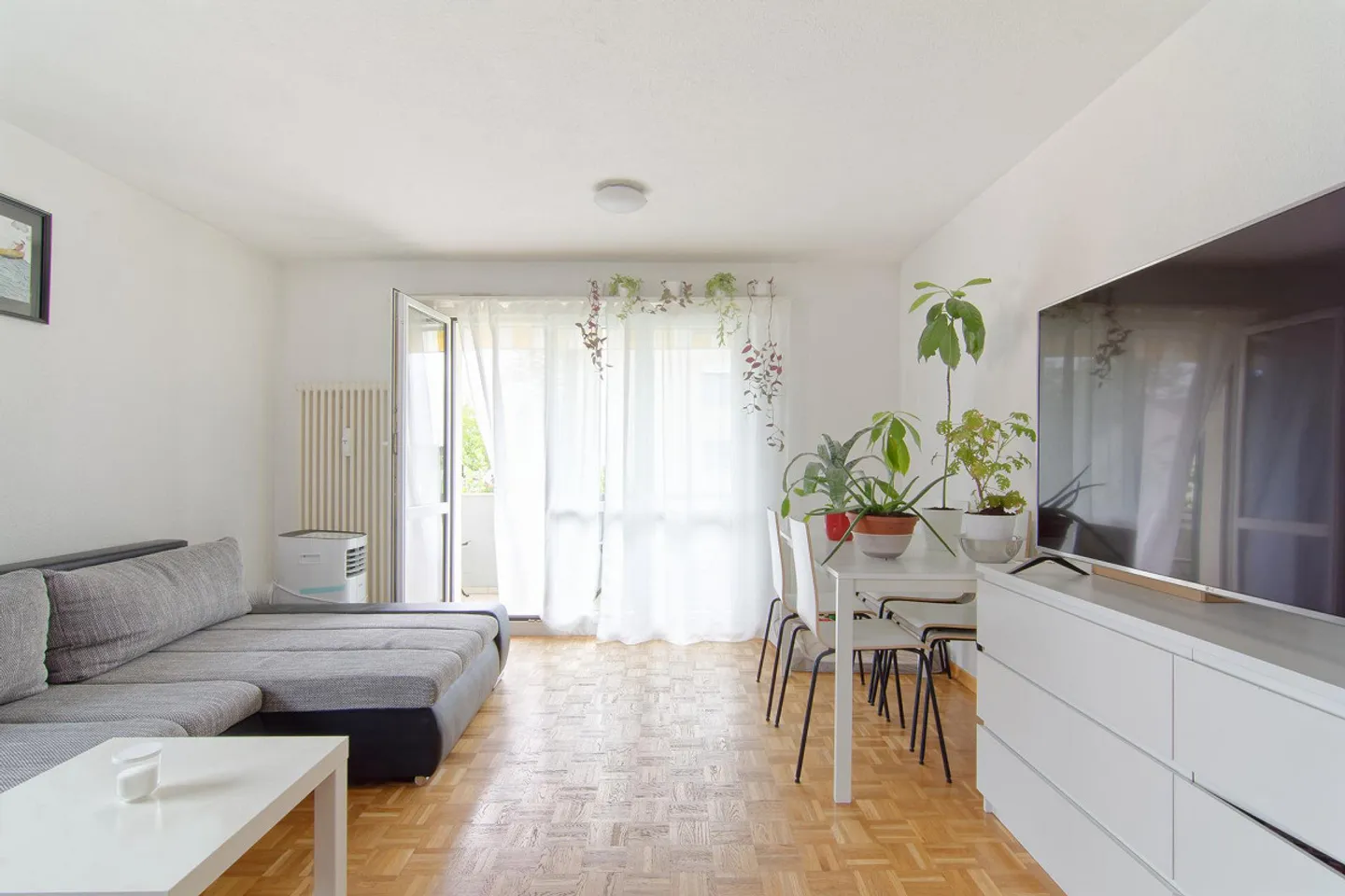 Affordable 4-Room Apartment with Lake View - Photo 7 of 7