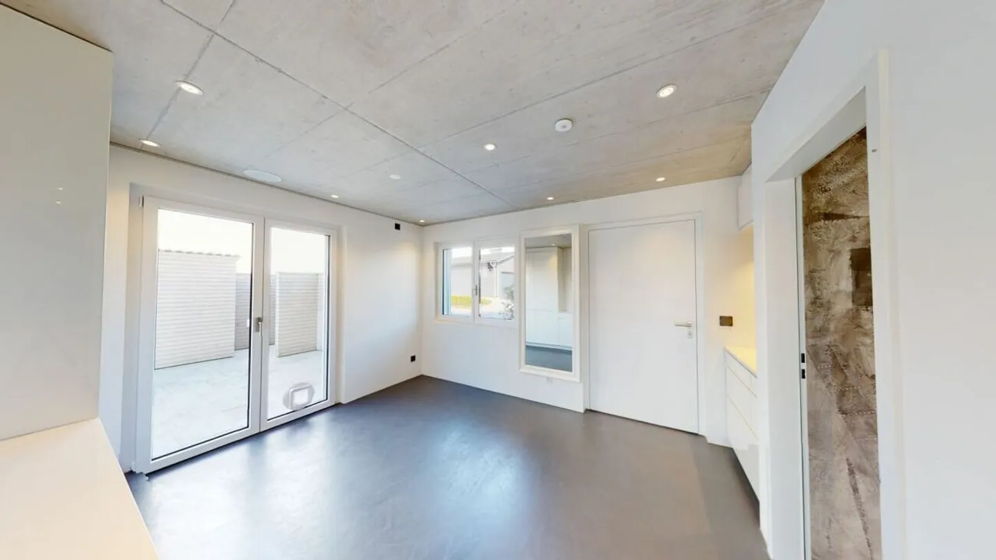 High-quality 6.5-room semi-detached house with cozy wellness garden - Photo 3 of 13