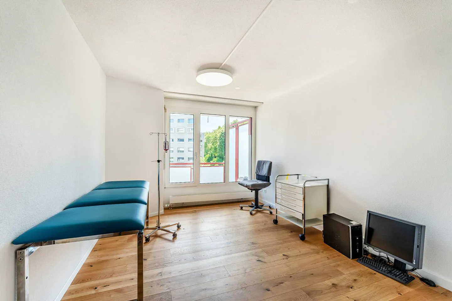 Attraktive Praxis/Büro an bester Lage am Schaffhauser Bahnhof - Foto 2 von 13