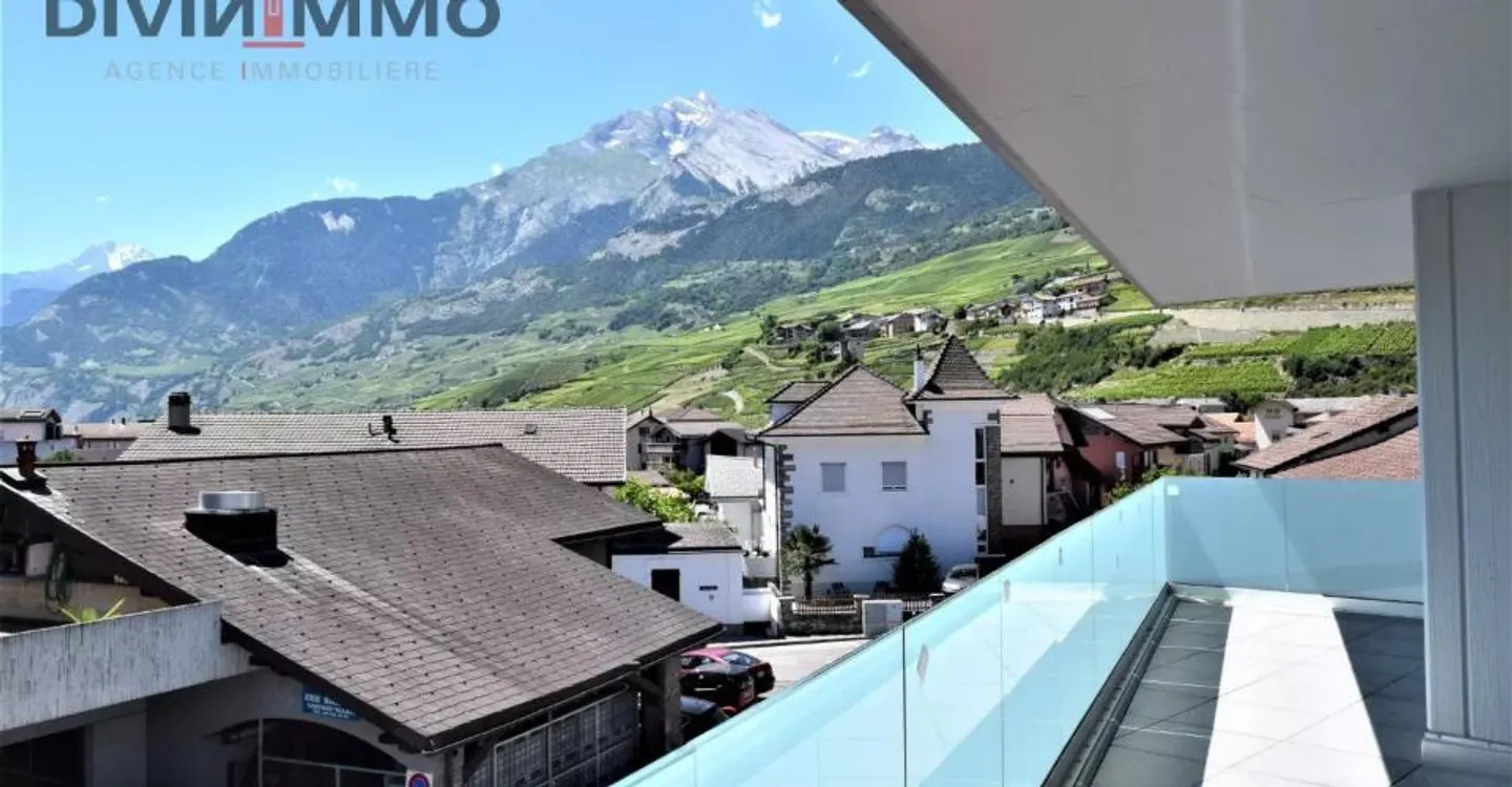 Schöne hochwertige Wohnung im Herzen des Dorfes mit zwei Garagen - Foto 1 von 12