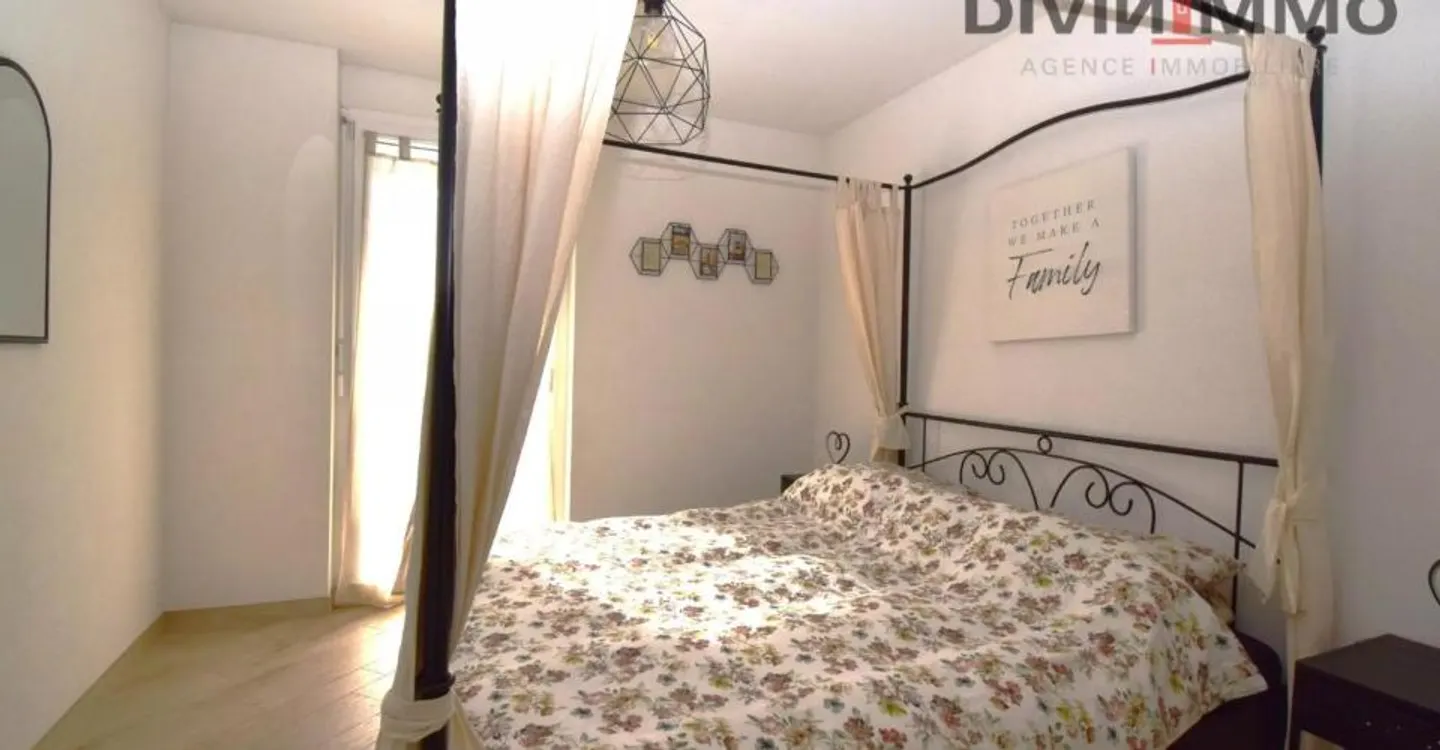 Schöne hochwertige Wohnung im Herzen des Dorfes mit zwei Garagen - Foto 9 von 12