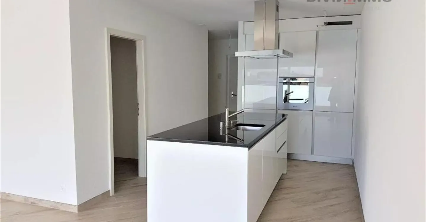 Schöne hochwertige Wohnung im Herzen des Dorfes mit zwei Garagen - Foto 6 von 12