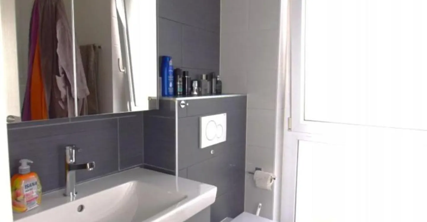 Schöne hochwertige Wohnung im Herzen des Dorfes mit zwei Garagen - Foto 11 von 12
