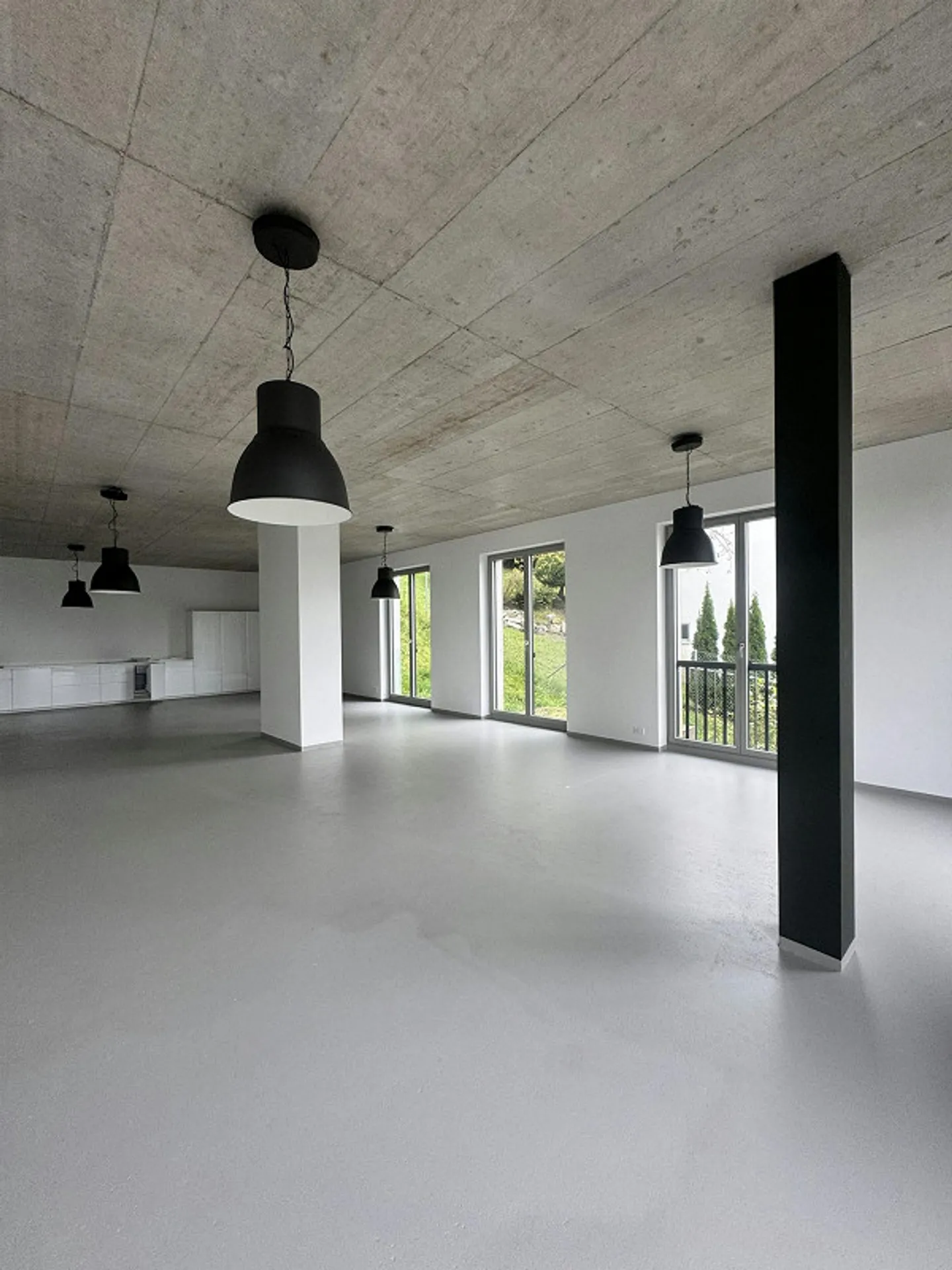 Spacious office space with kitchenette and shower for rent - Photo 5 of 9