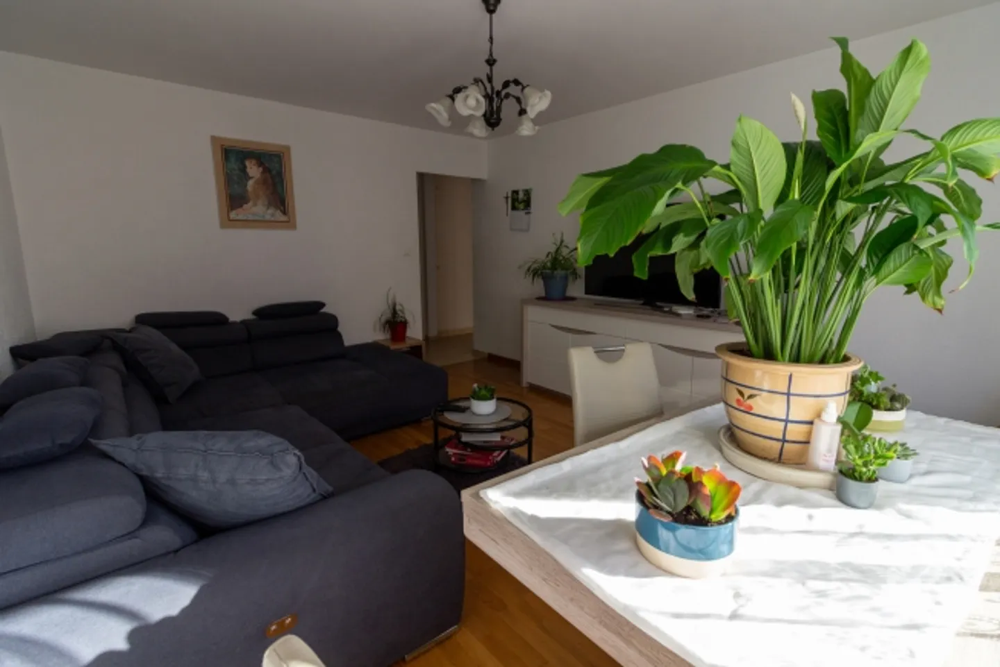 Nice 3.5-room apartment with 2 parking spaces - Photo 3 of 16