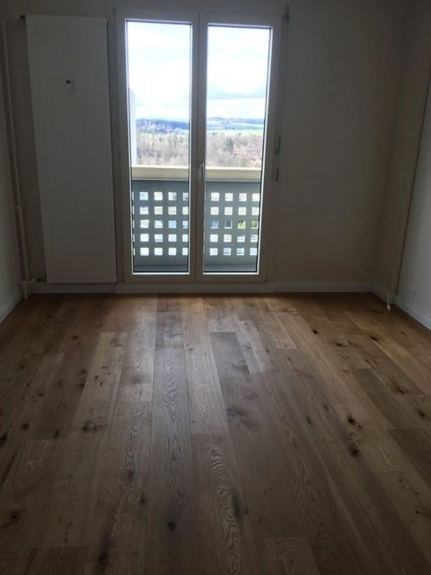 Luminoso appartamento di 3,5 stanze al 13° piano con grande balcone e bella vista! - Foto 7 di 10