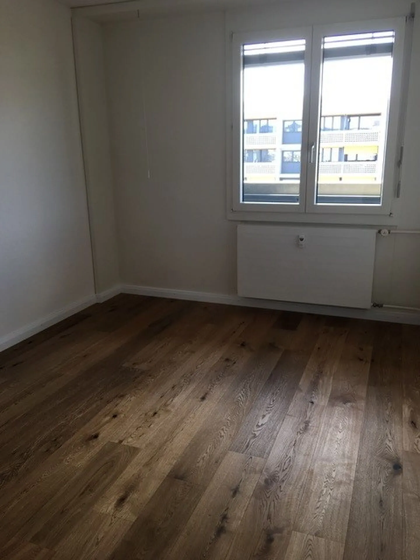Luminoso appartamento di 3,5 stanze al 13° piano con grande balcone e bella vista! - Foto 8 di 10