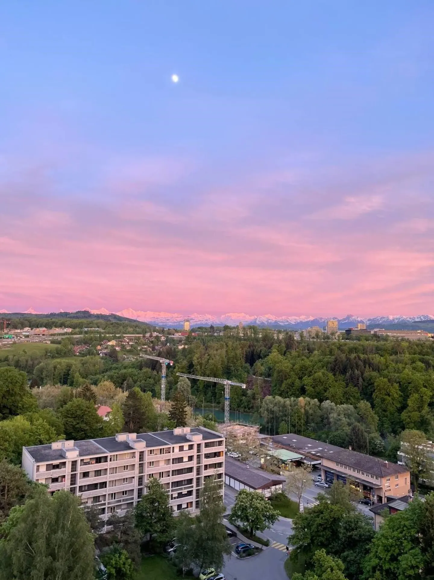 Luminoso appartamento di 3,5 stanze al 13° piano con grande balcone e bella vista! - Foto 10 di 10