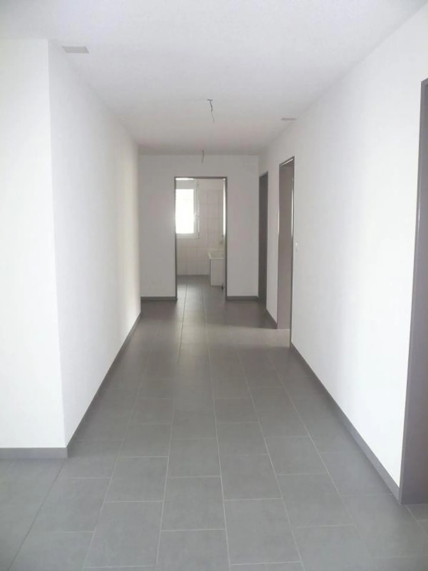 Appartamento Familiare Moderno in Zona Tranquilla - Foto 3 di 11