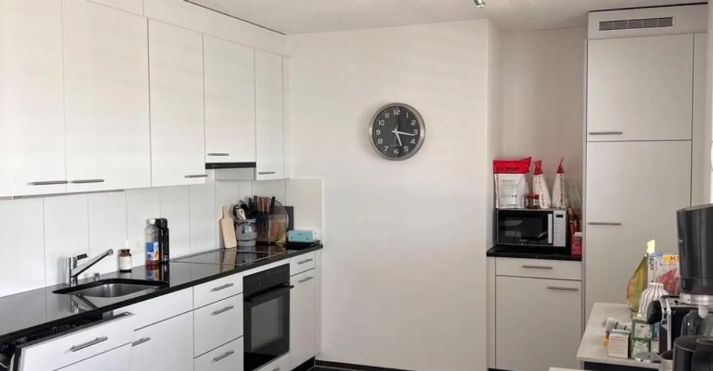 Charmant appartement en attique à Niederwangen - Photo 2 sur 8