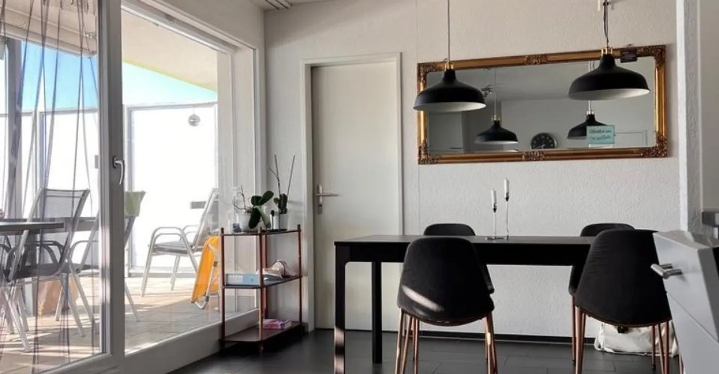 Charmant appartement en attique à Niederwangen - Photo 3 sur 8