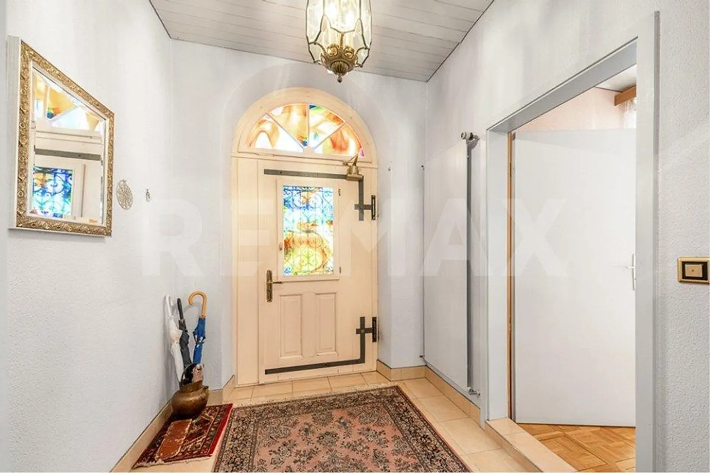 Residential and Commercial Building in Glarus - Photo 5 of 13