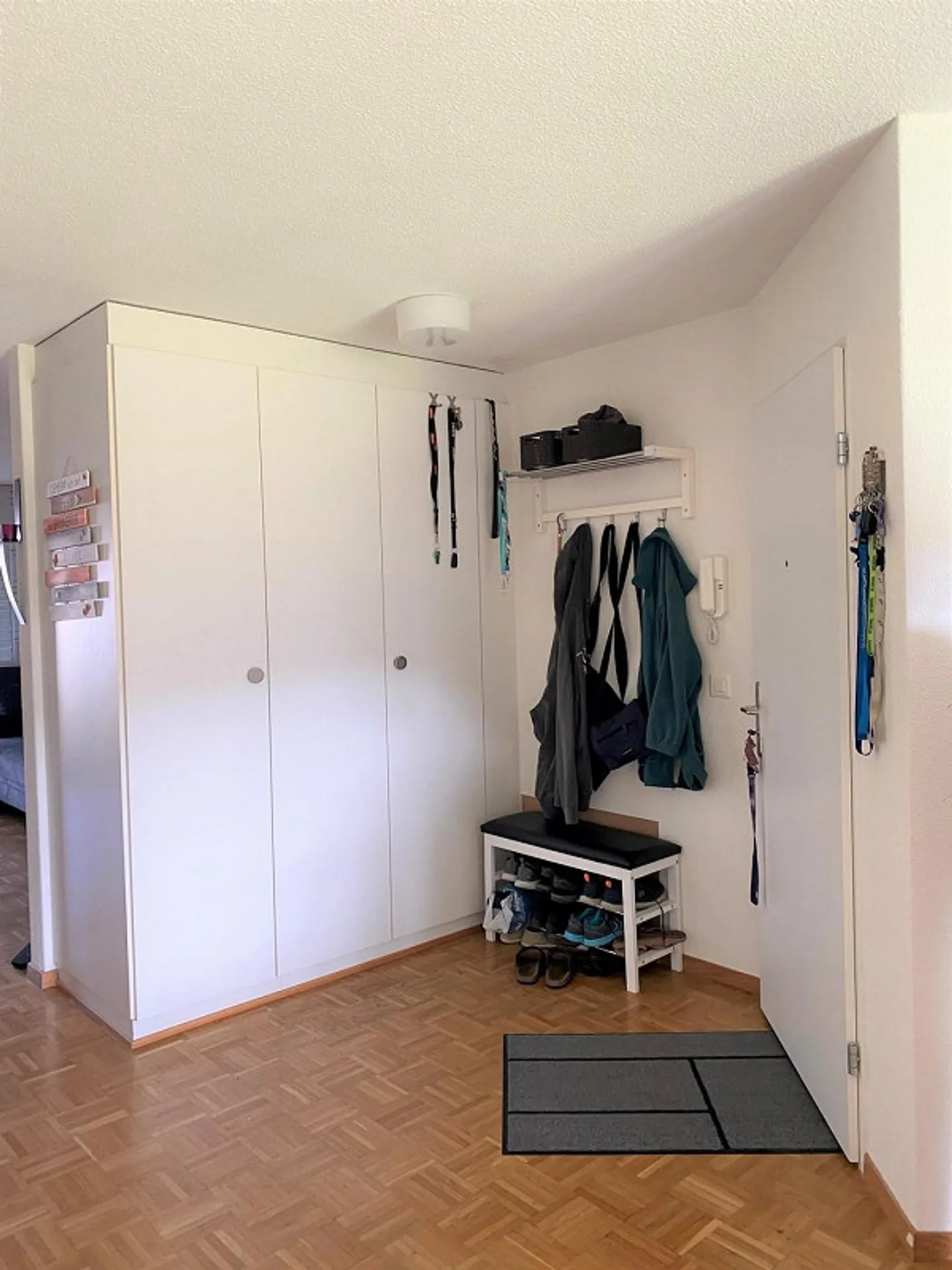 Ampio appartamento di 4 ½ stanze in una posizione ideale - Foto 3 di 13