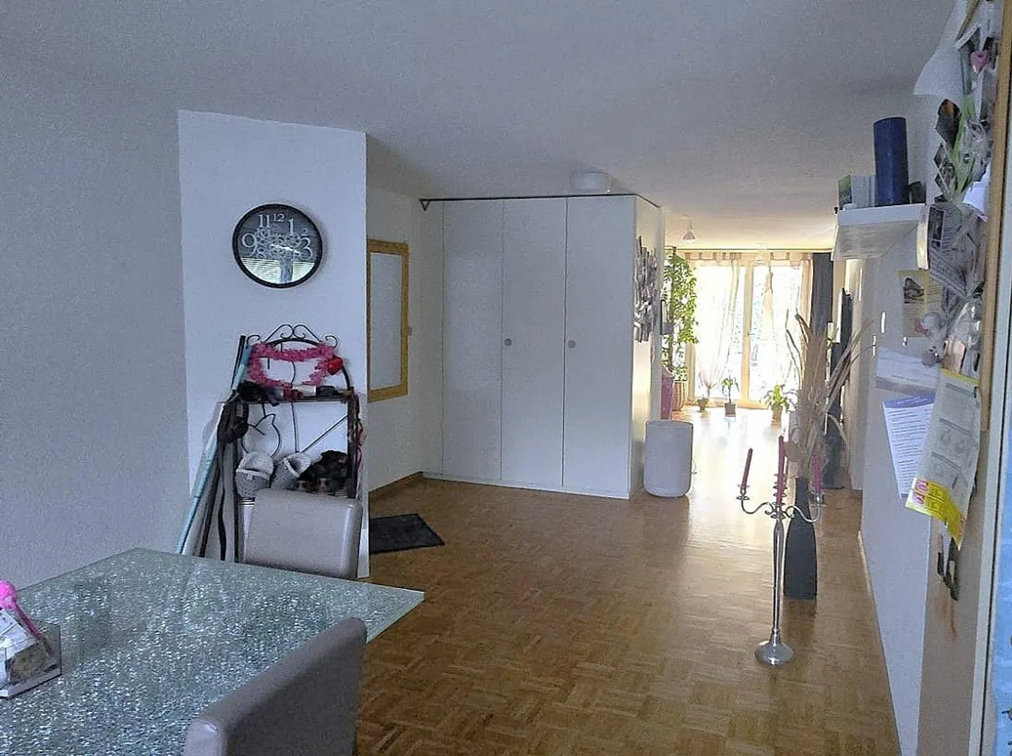 Ampio appartamento di 4 ½ stanze in una posizione ideale - Foto 4 di 13