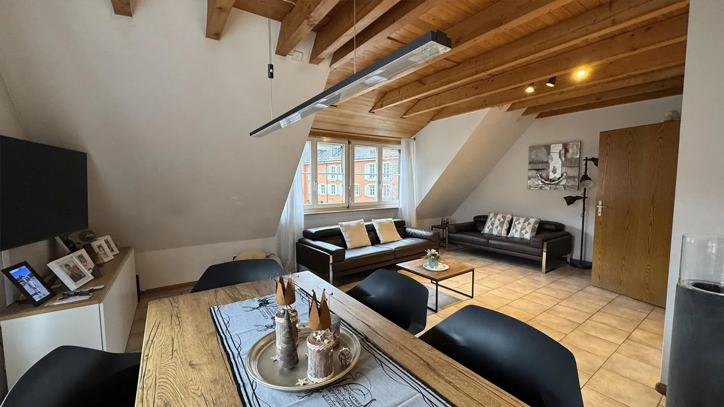 Grosszügige 4.5-Zimmer Maisonettewohnung im Dorfzentrum von Arlesheim - Foto 1 von 11