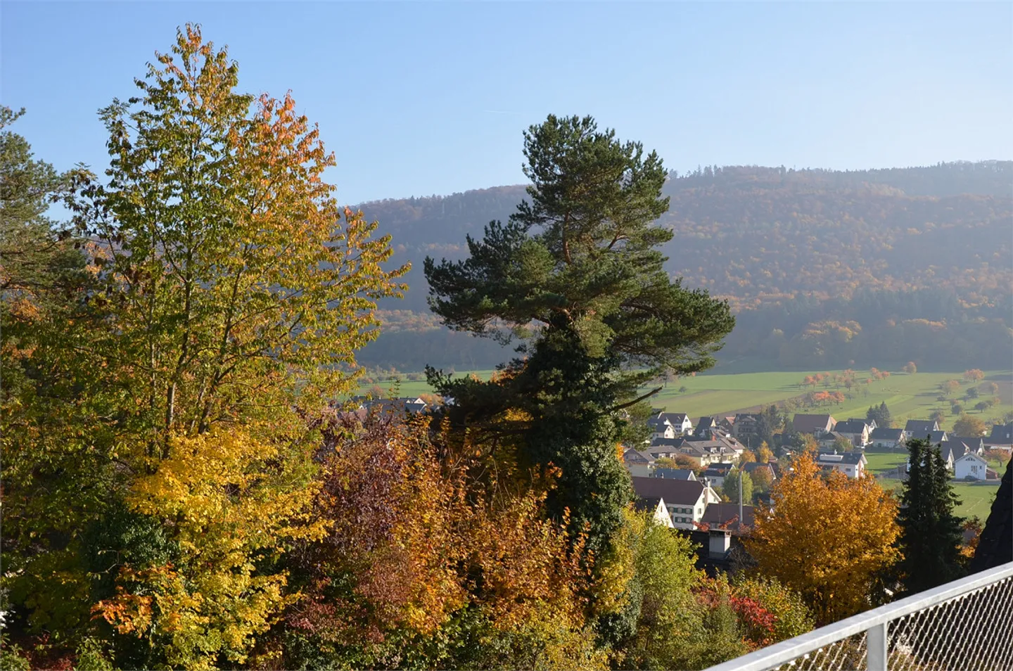 Minergie und top modern: Einfamilienhaus an sonniger Aussichtslage - Foto 2 von 14