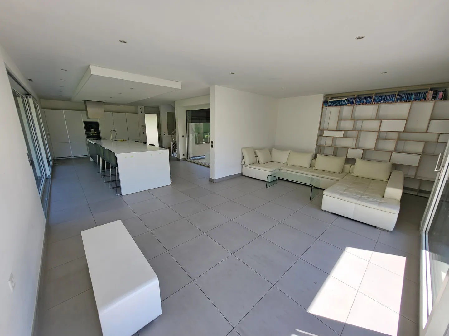 Helle Villa in Ruhiger Lage - Foto 1 von 8