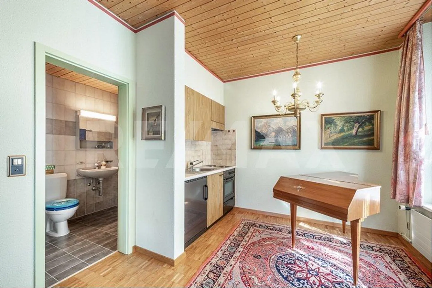 Residential and Commercial Building in Glarus - Photo 7 of 13