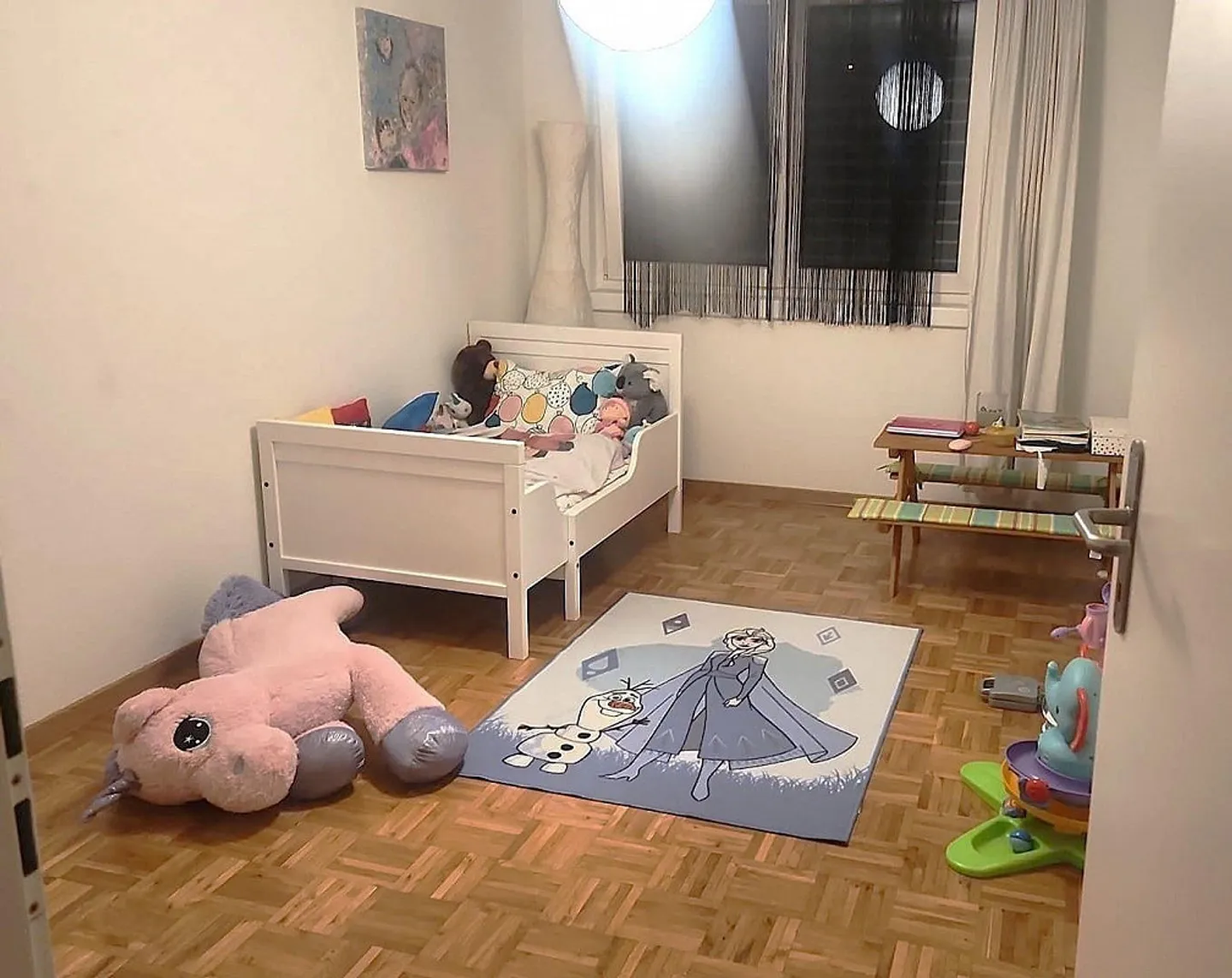 Ampio appartamento di 4 ½ stanze in una posizione ideale - Foto 8 di 13