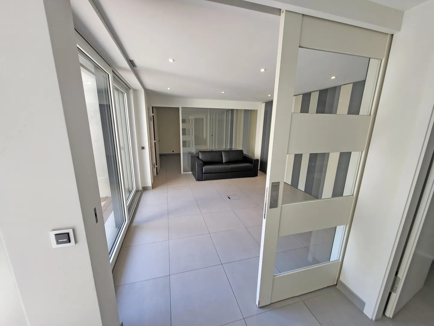 Helle Villa in Ruhiger Lage - Foto 3 von 8