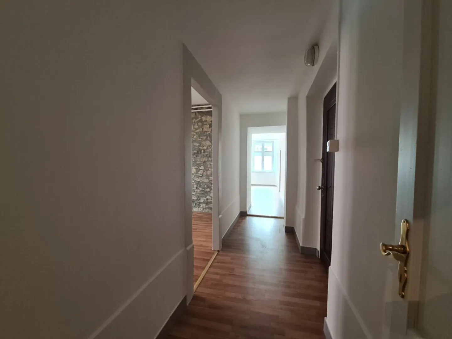Charming Ground-Floor Apartment - Photo 3 of 6