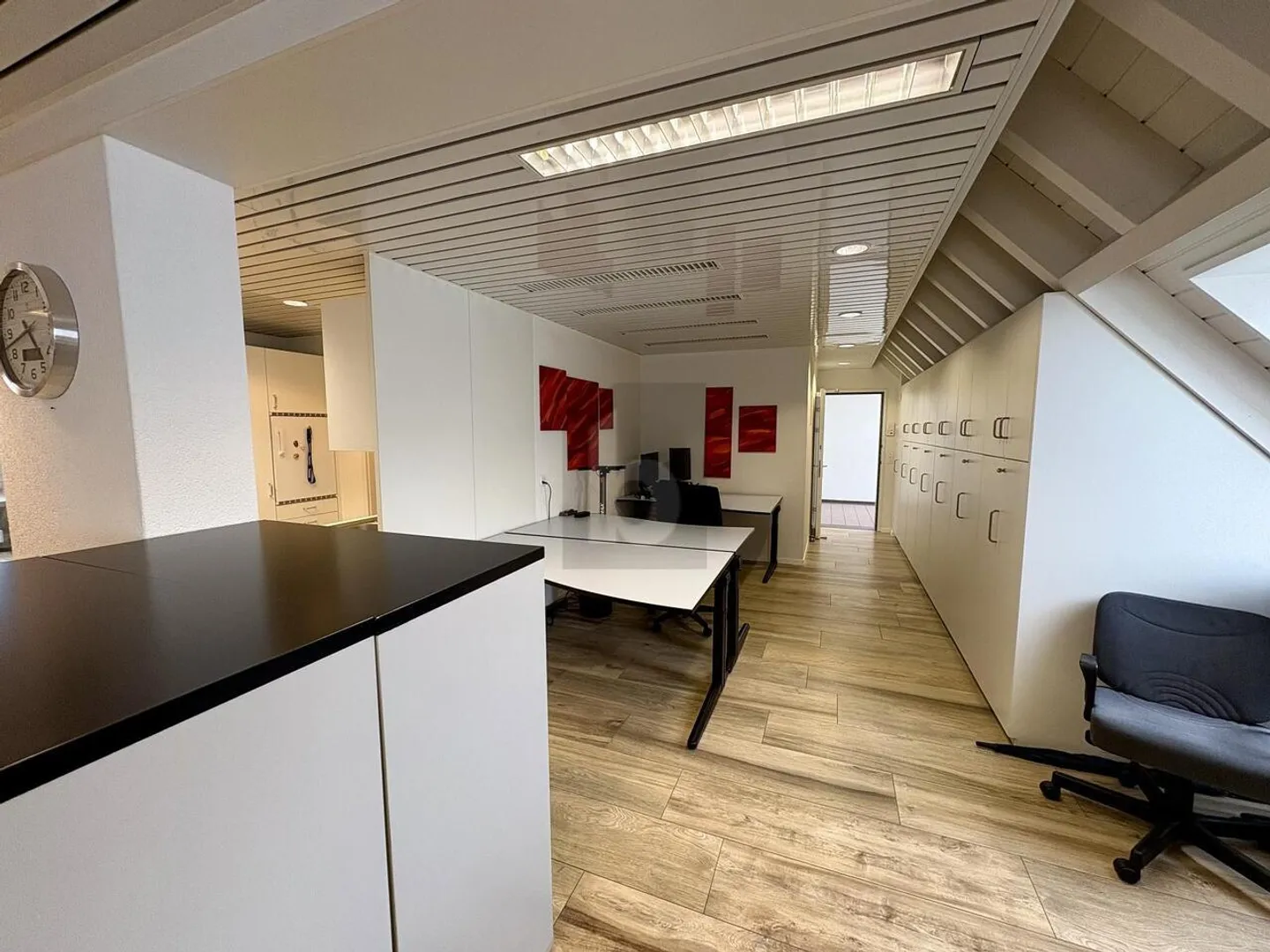 Office space for rent - Photo 2 of 6