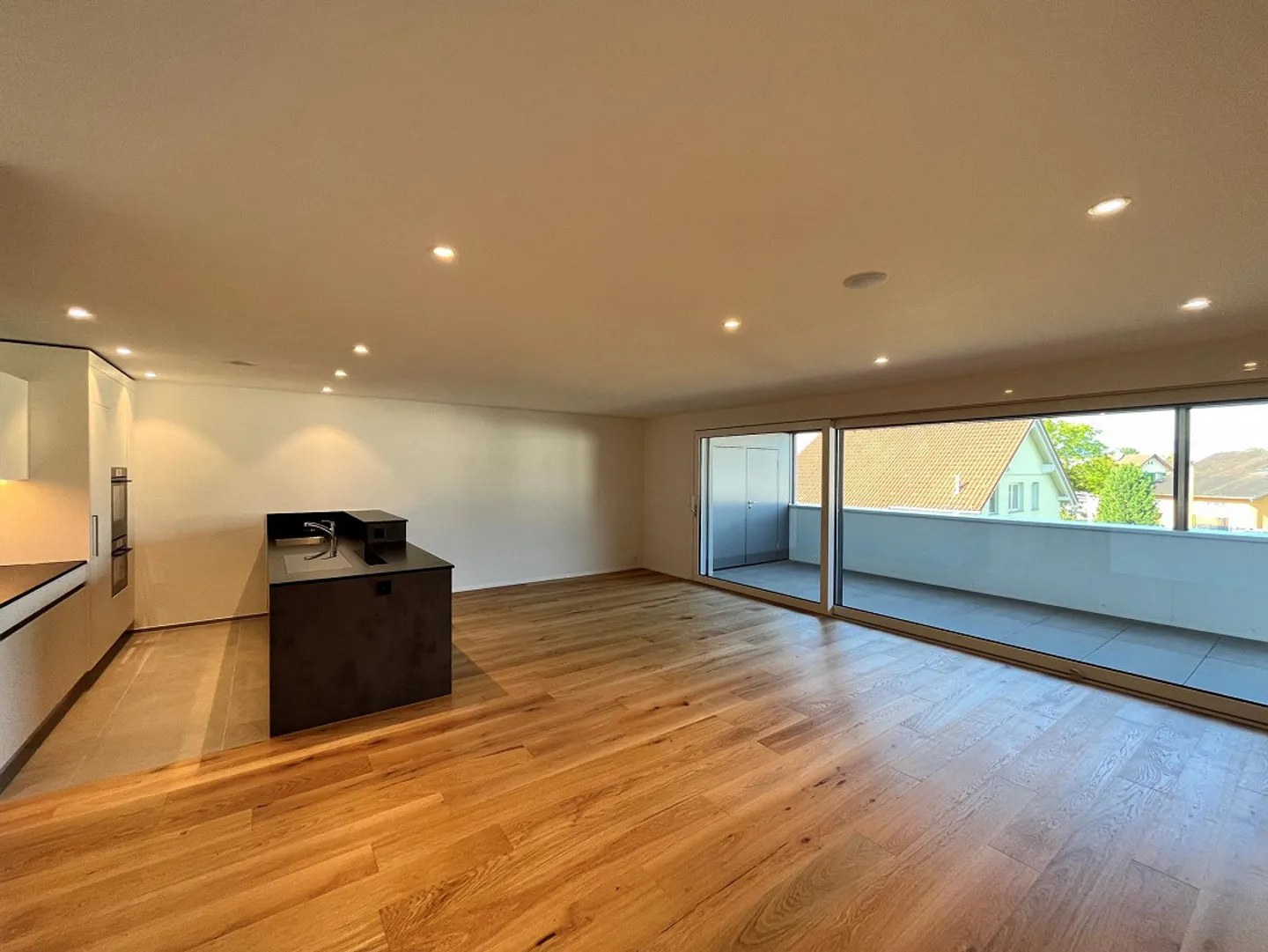 Stylish living in a modern 4.5 room apartment - Photo 3 of 10