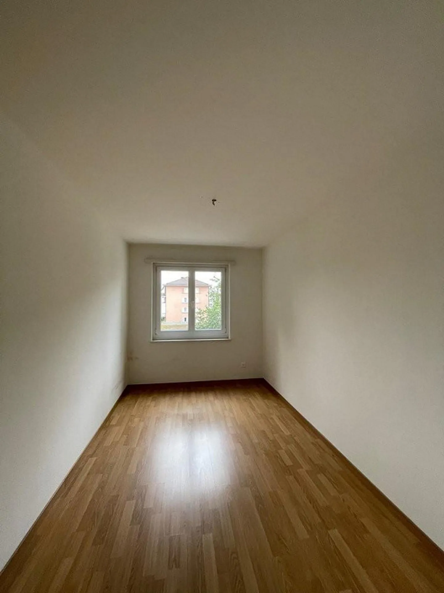 Appartement central avec grand balcon et vue - Photo 4 sur 9