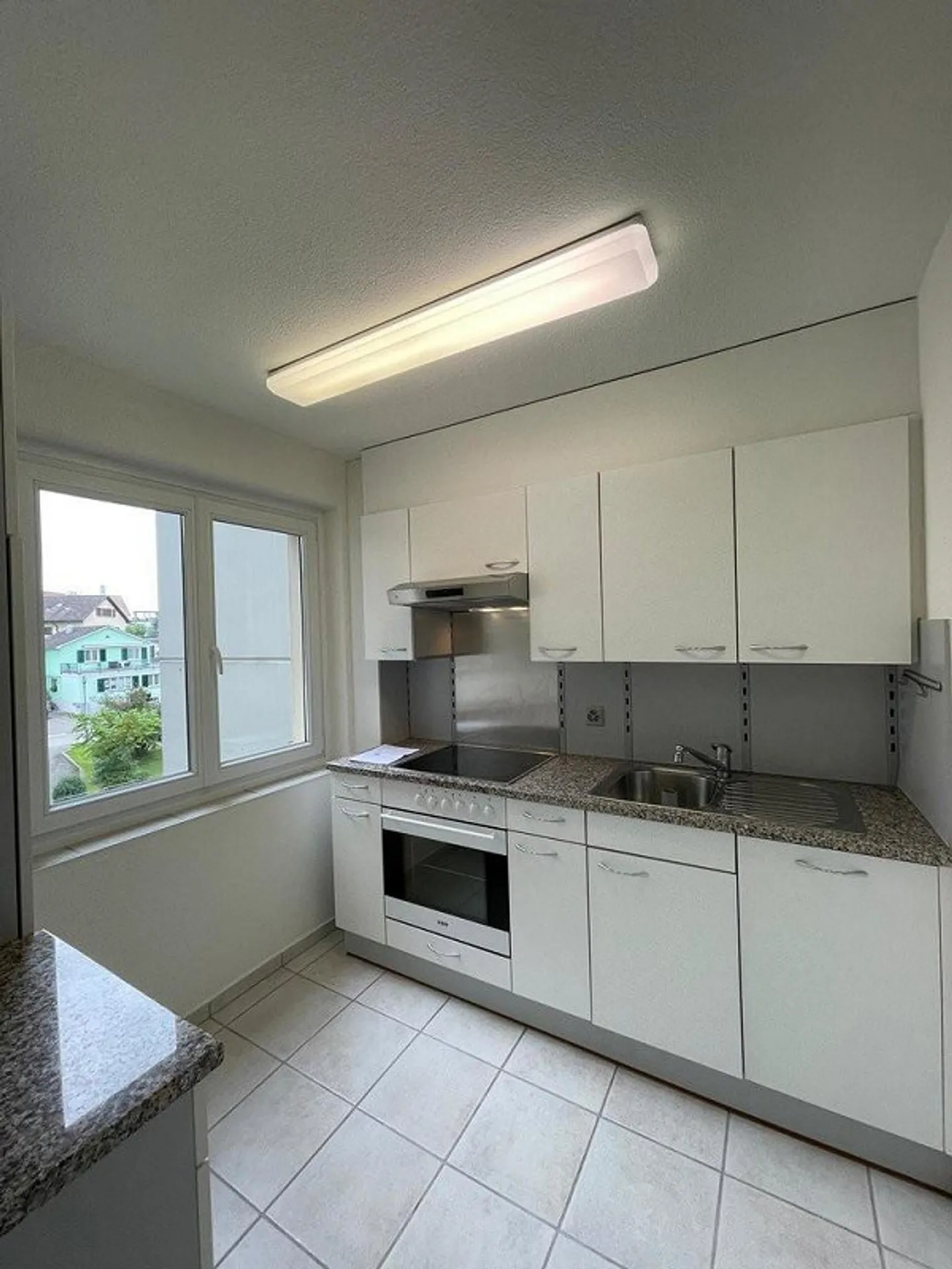 Appartement central avec grand balcon et vue - Photo 5 sur 9