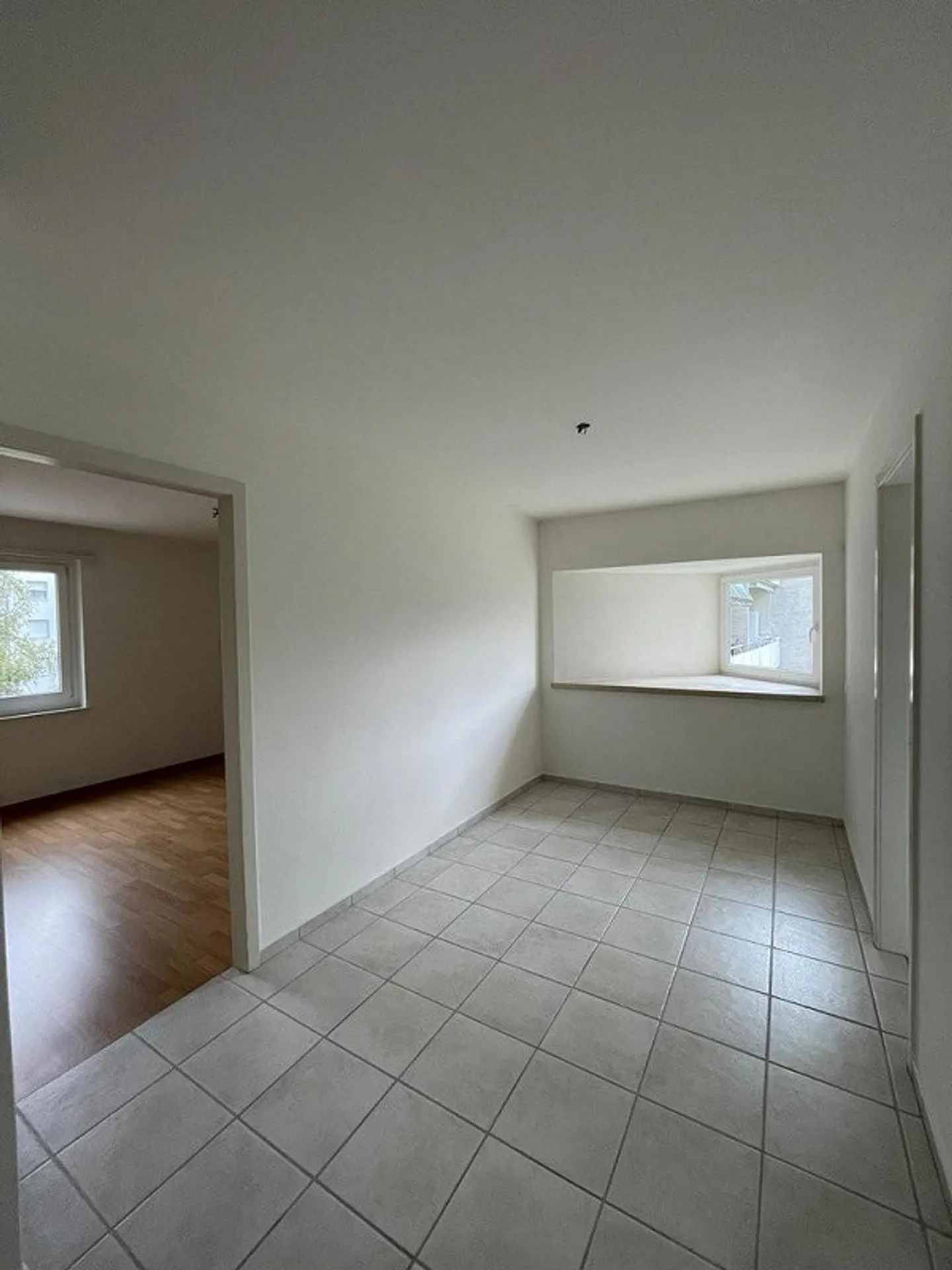Appartement central avec grand balcon et vue - Photo 6 sur 9