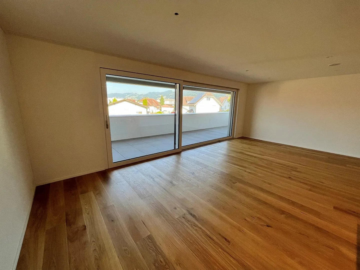 Stylish living in a modern 4.5 room apartment - Photo 4 of 10
