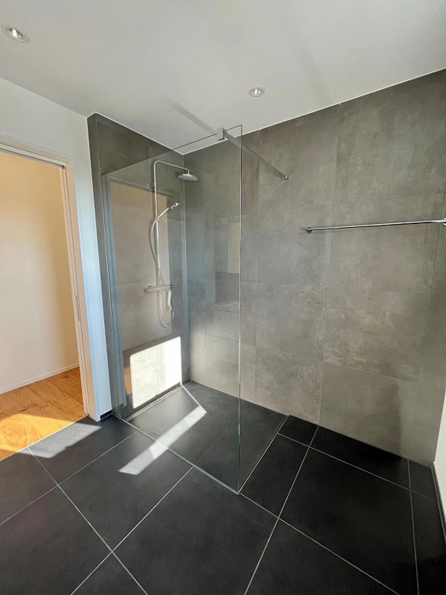 Stylish living in a modern 4.5 room apartment - Photo 5 of 10