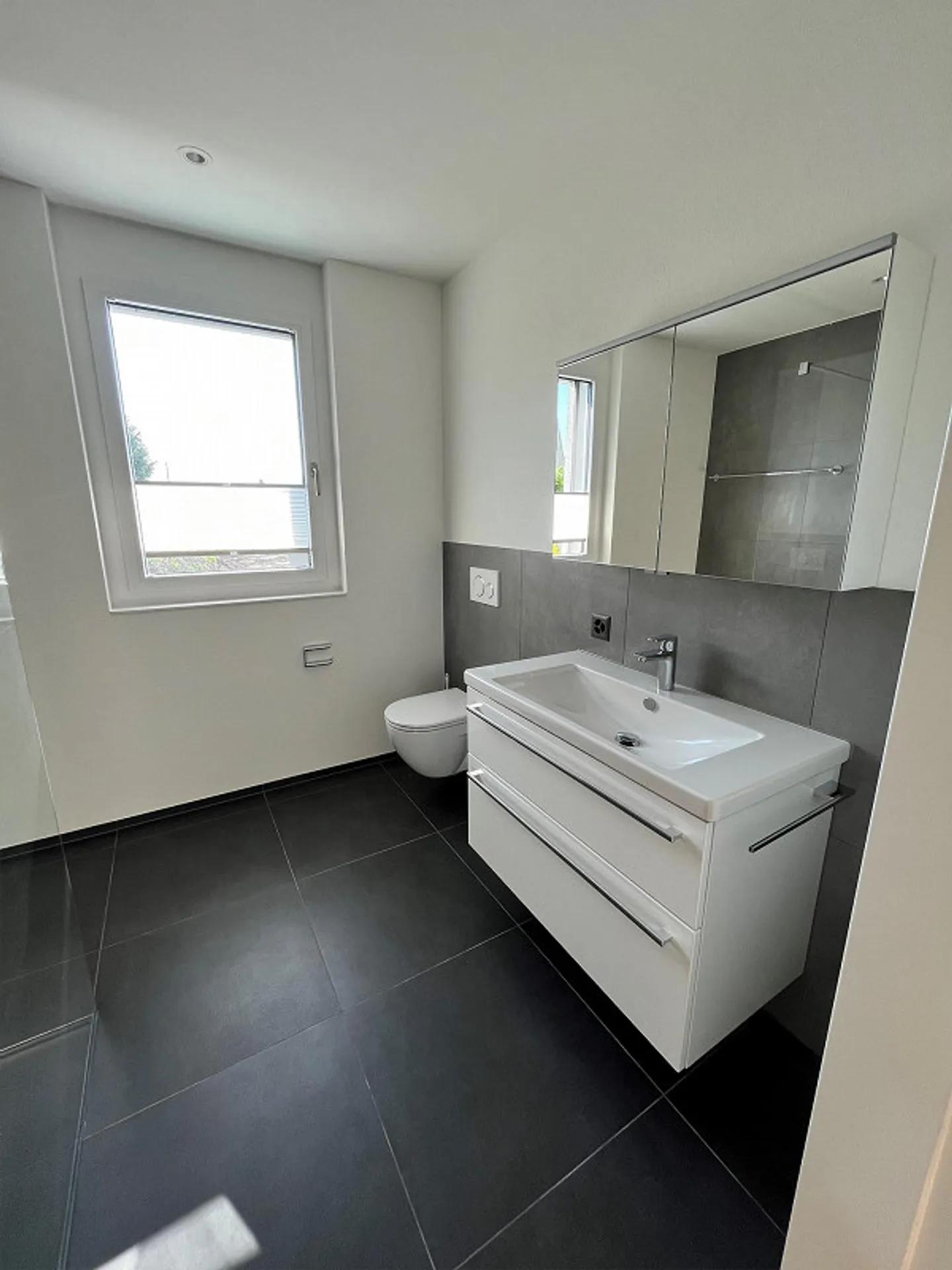 Stylish living in a modern 4.5 room apartment - Photo 6 of 10