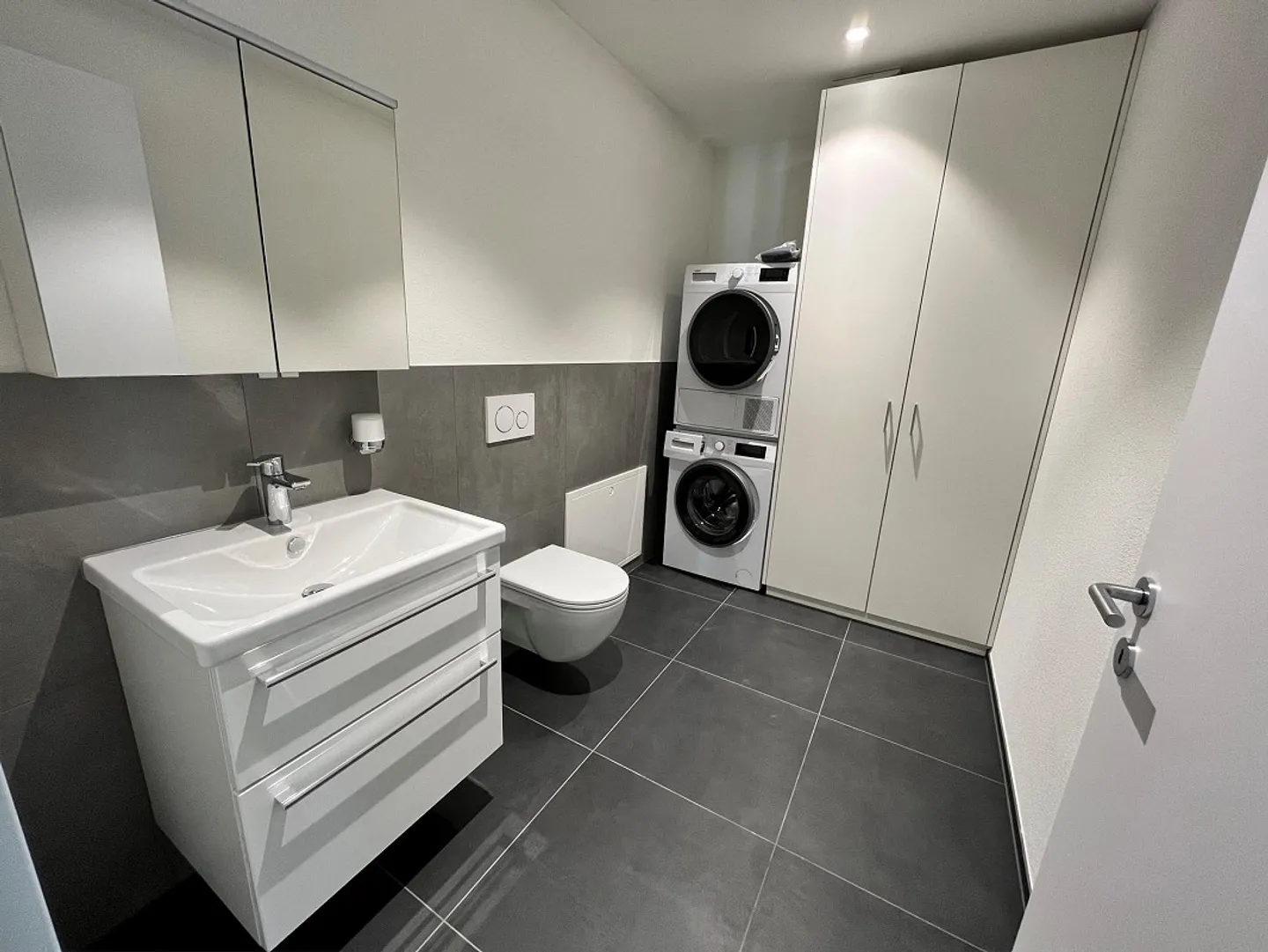 Stylish living in a modern 4.5 room apartment - Photo 7 of 10