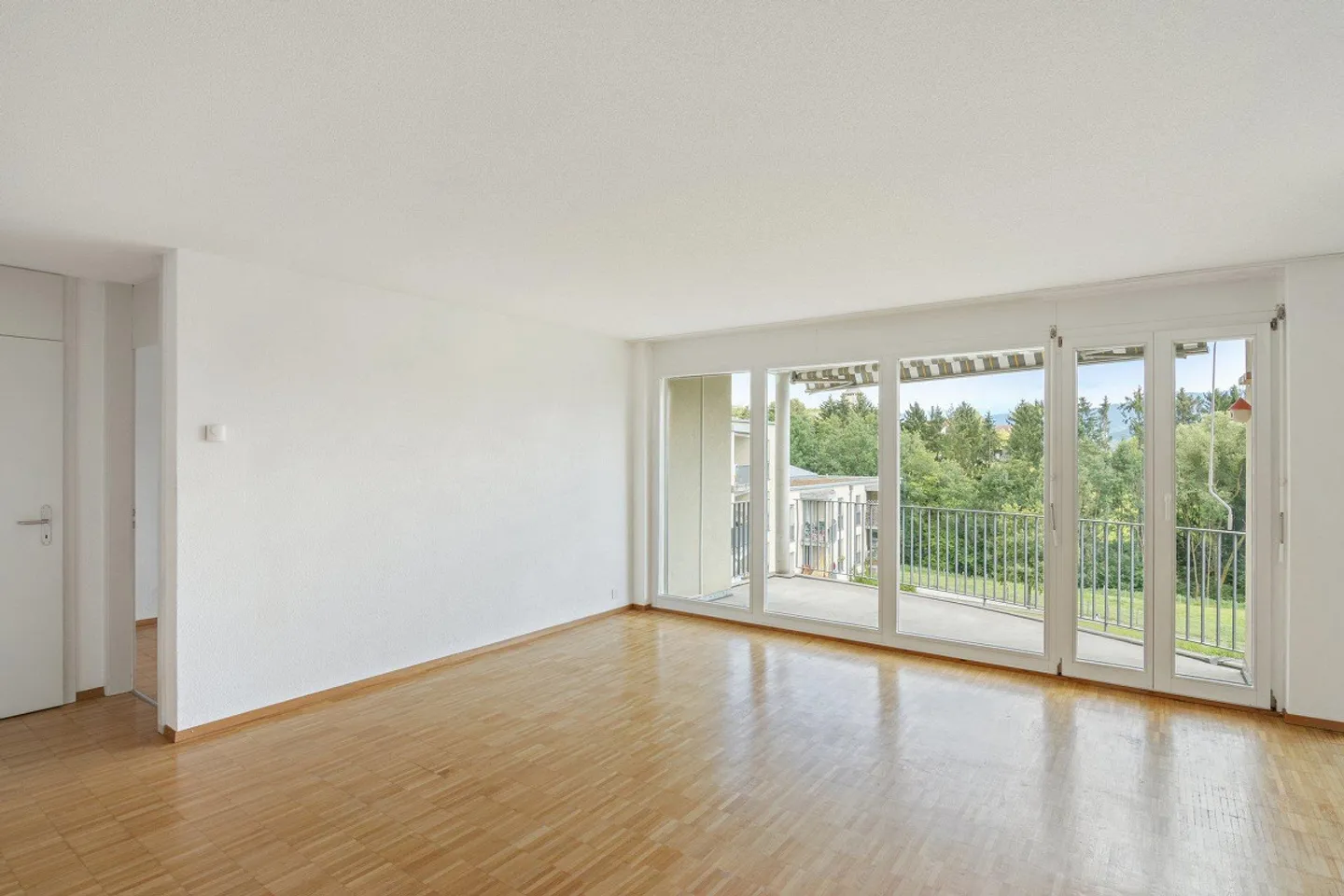 Sehr schöne 5,5-Zimmer-Wohnung mit Terrasse - Foto 4 von 8