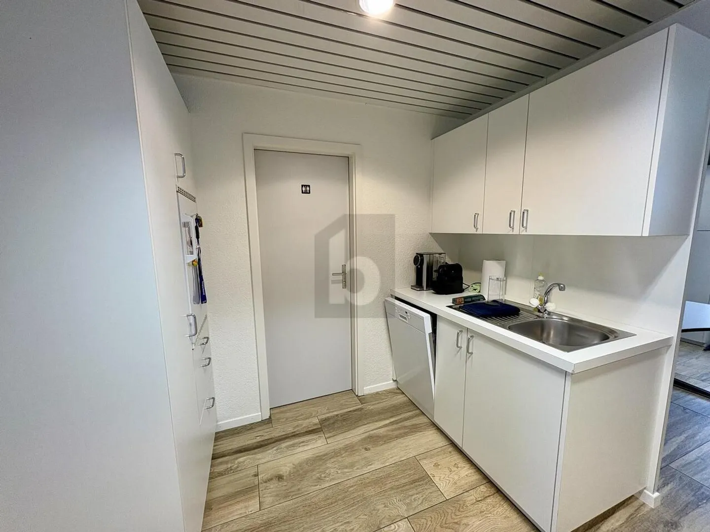 Office space for rent - Photo 5 of 6