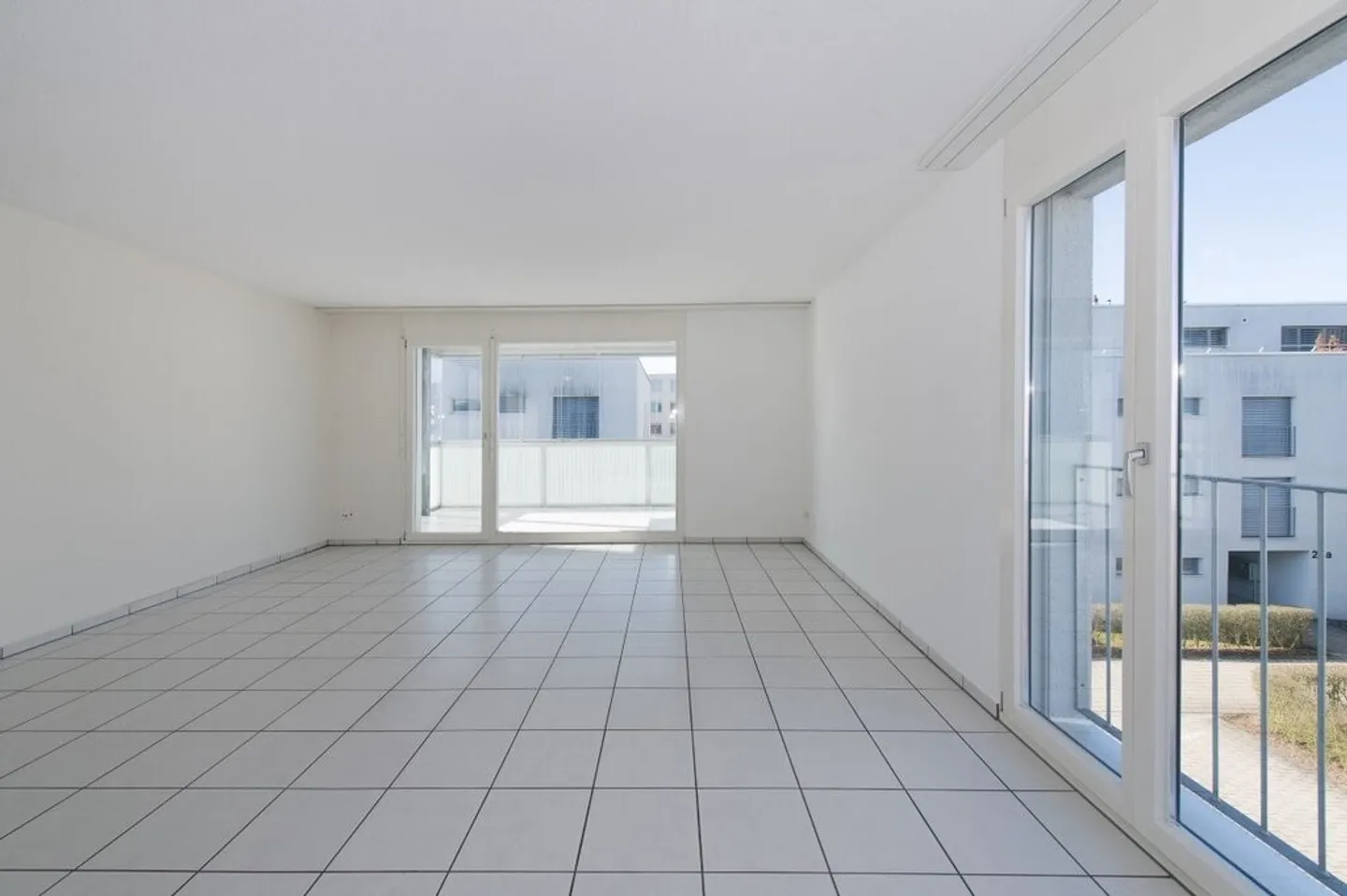 Appartement moderne de 4,5 pièces dans le développement Bäregg - Photo 2 sur 8