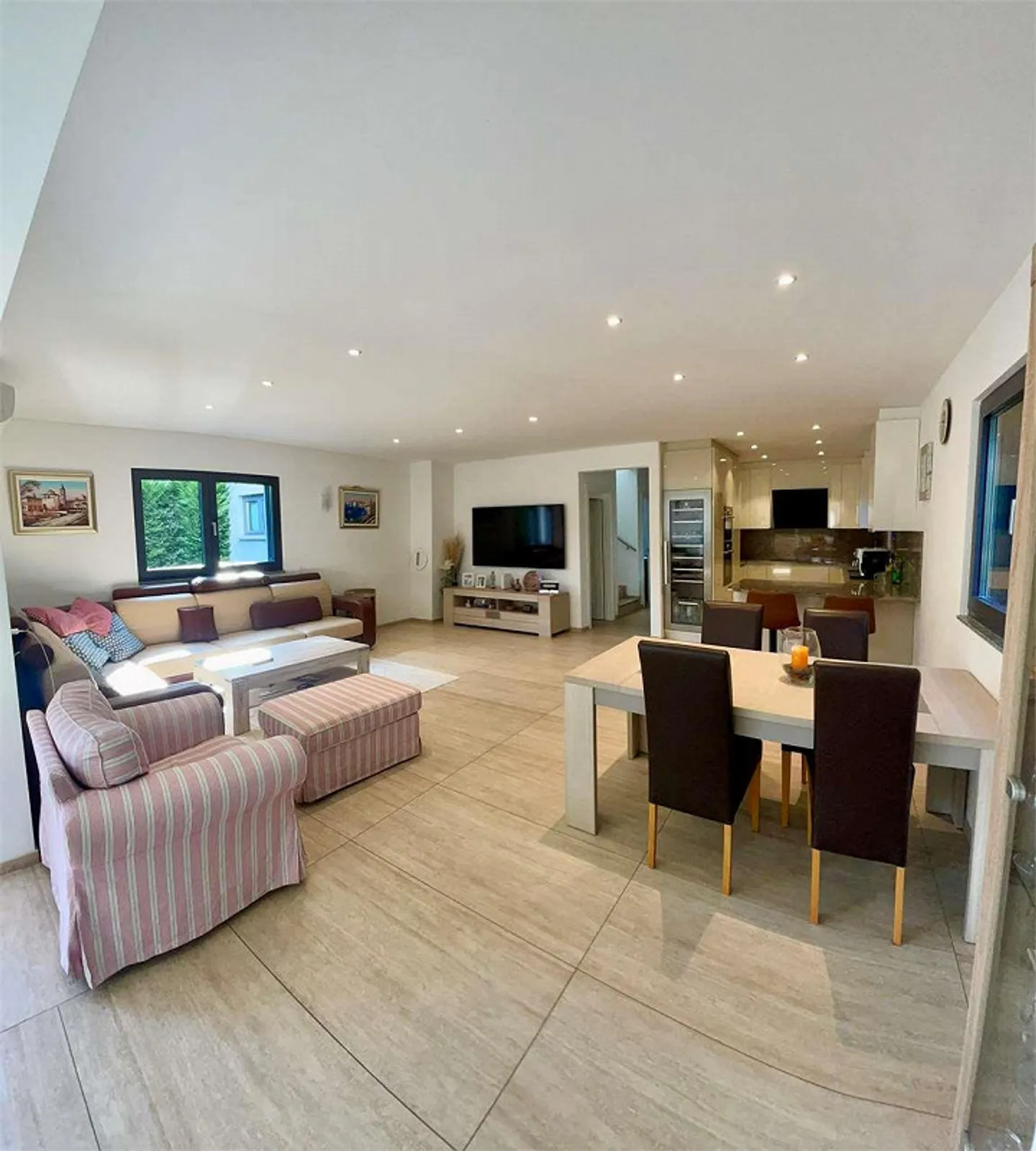 Villa of high standard in the most exclusive area of Cademp - Photo 5 of 13