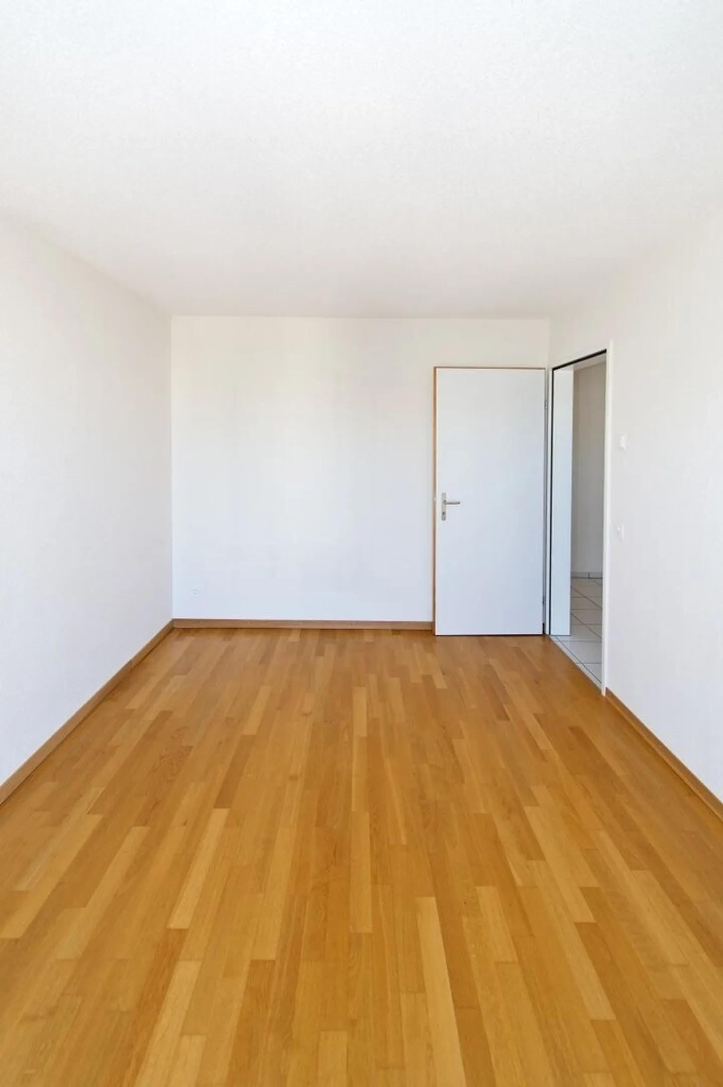 Appartement moderne de 4,5 pièces dans le développement Bäregg - Photo 5 sur 8