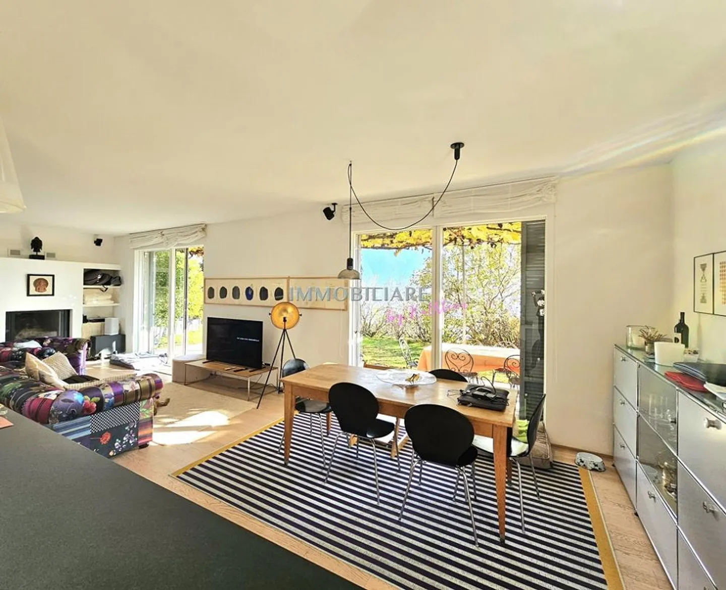 «Modernes Haus in sonniger, ruhiger Lage, mit Kamin und kleinem Garten» - Foto 2 von 21