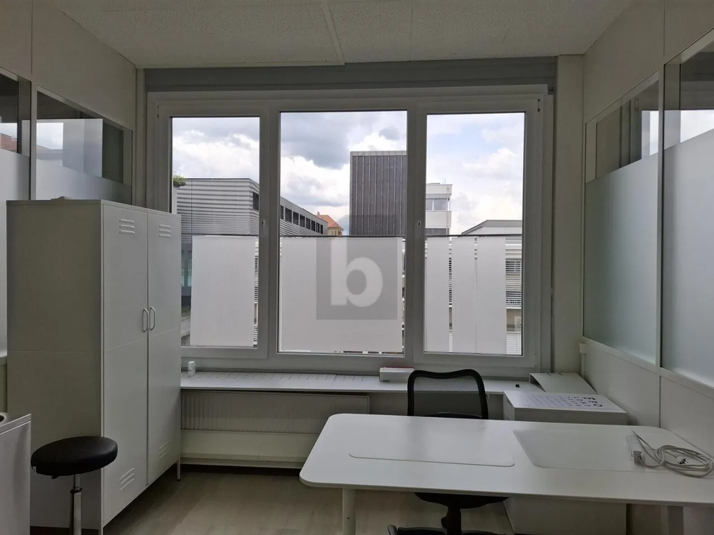 Office space for rent - Photo 5 of 6