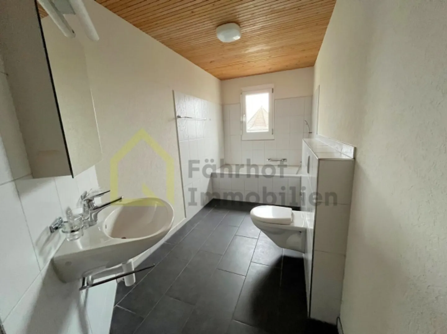 Appartement Familial Lumineux avec Ascenseur & Balcon - Photo 3 sur 10