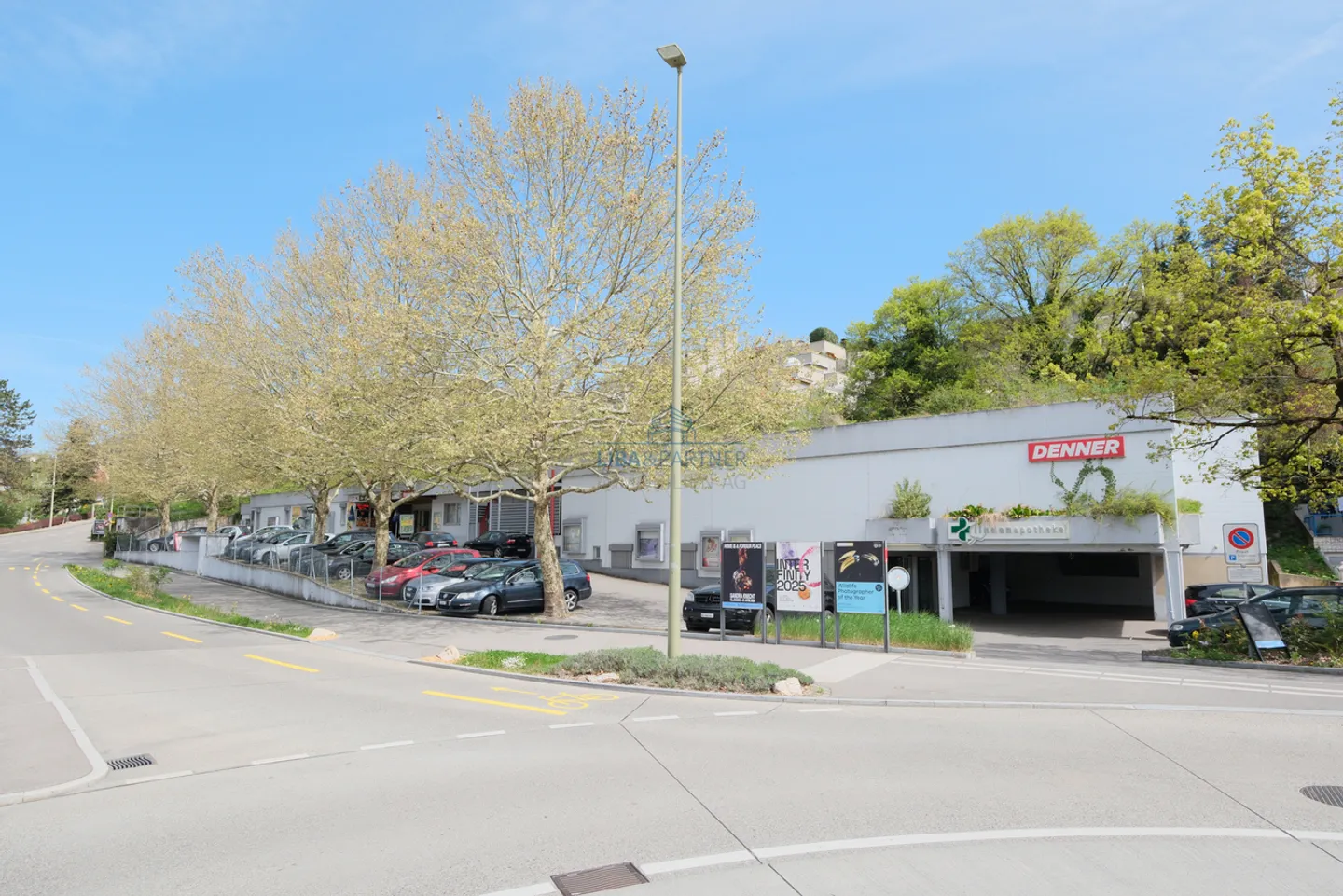 Mixed-use building for sale - Photo 1 of 13
