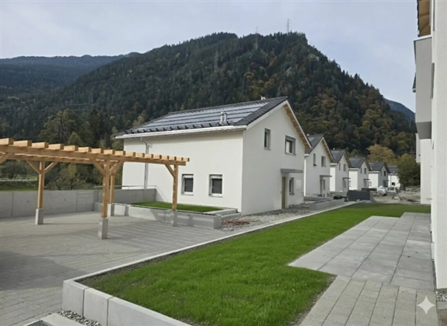 «6.5-Zimmer-Einfamilienhaus mit Alpenblick in Rothenbrunnen - Raum für Ihre Ideen» - Foto 3 von 14