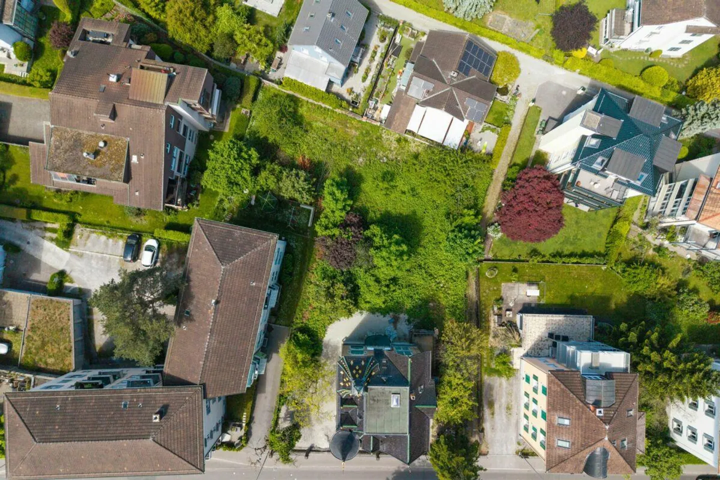 Baugrundstück an zentraler Lage mit  Seepanorama - Foto 1 von 5