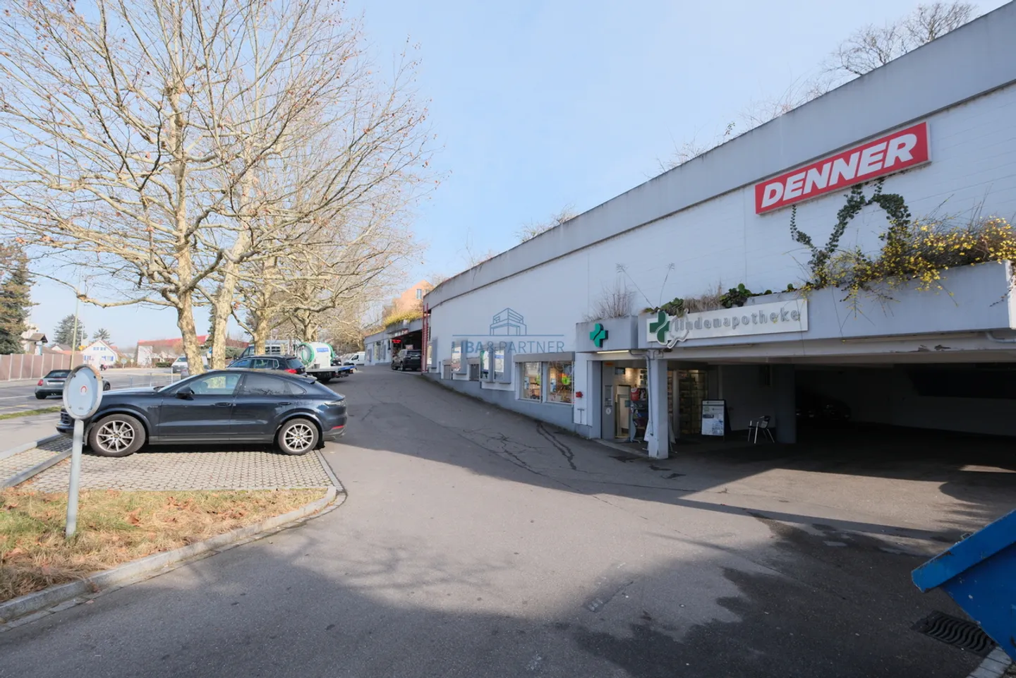 Mixed-use building for sale - Photo 2 of 13