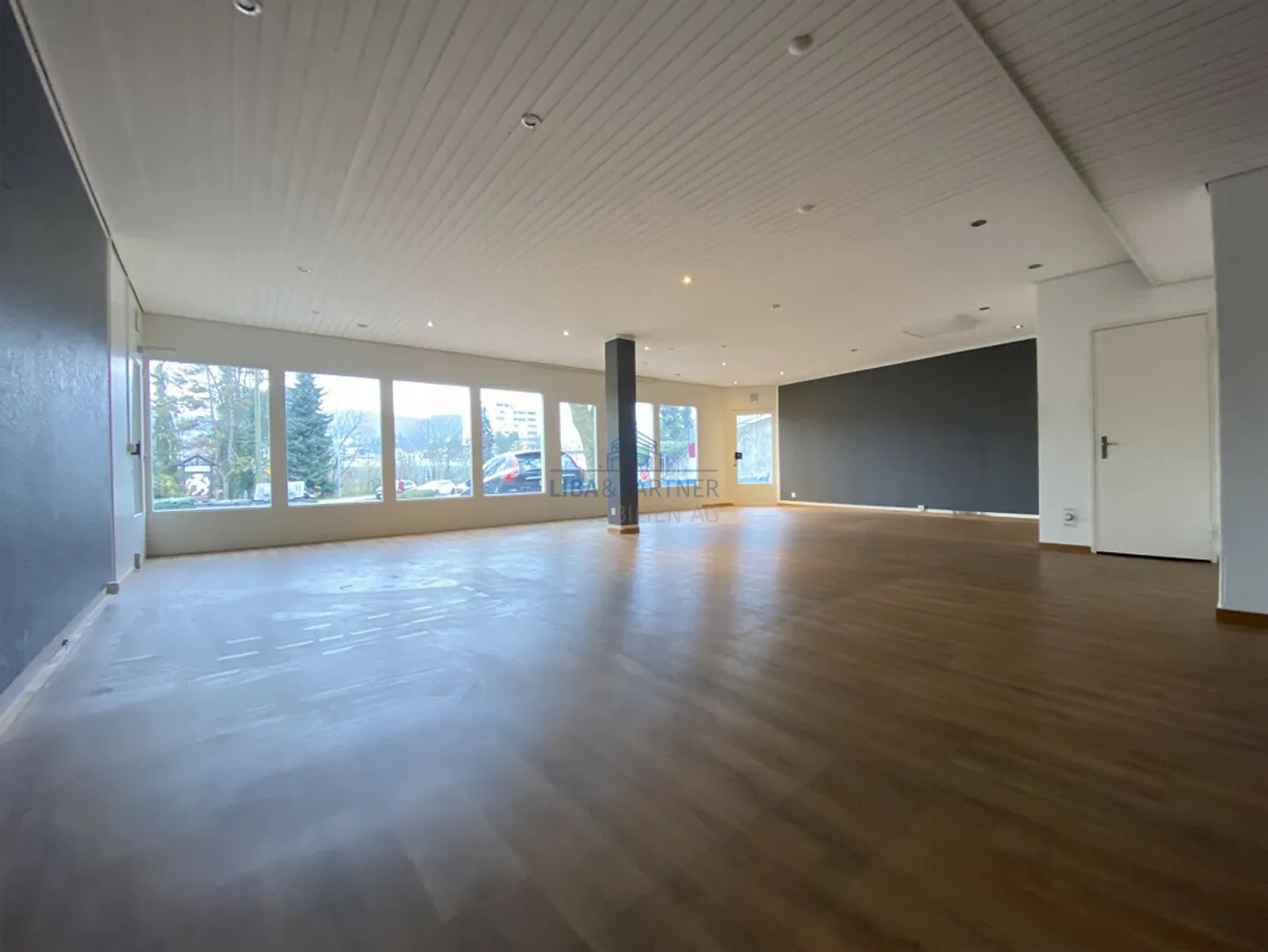 Mixed-use building for sale - Photo 5 of 13